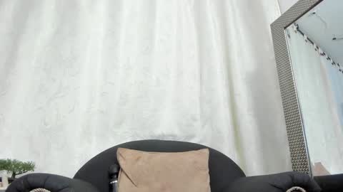 Snapshot of lailacastillomilf chatting on 01/17/25, 01:35 Lailacastillo online show from 01/17/25, 01:35