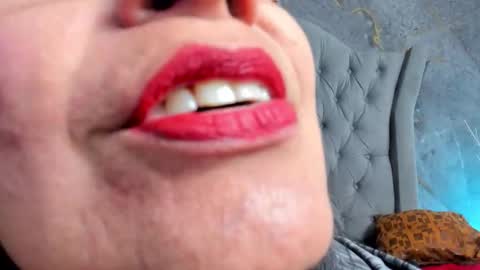 Snapshot of lailacastillomilf chatting on 10/30/25, 11:55 Lailacastillo online show from 10/30/25, 11:55