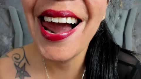 Snapshot of lailacastillomilf chatting on 11/06/25, 11:44 Lailacastillo online show from 11/06/25, 11:44