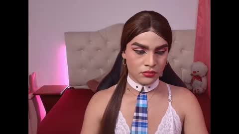 Snapshot of lailahdark chatting on 10/11/25, 04:44 Camila online show from 10/11/25, 04:44