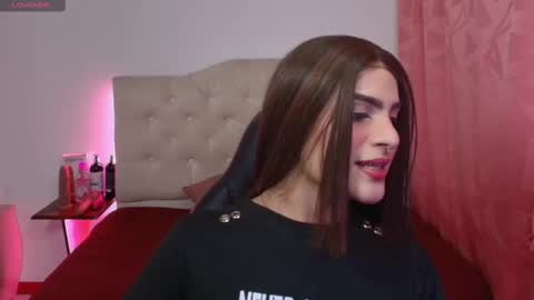 Snapshot of lailahdark chatting on 10/21/25, 04:57 Camila online show from 10/21/25, 04:57