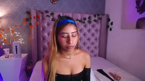 Laila Stilwills online show from 11/05/25, 01:38