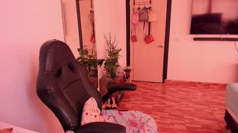 Snapshot of lalanaughty1 chatting on 12/16/24, 12:06 Sofi online show from 12/16/24, 12:06