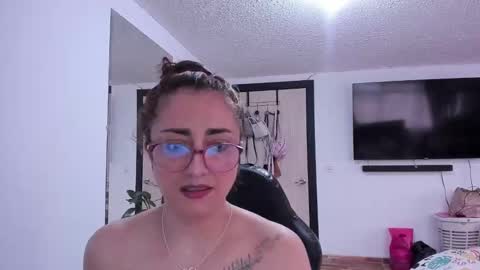 Snapshot of lalanaughty1 chatting on 01/05/25, 12:21 Sofi online show from 01/05/25, 12:21