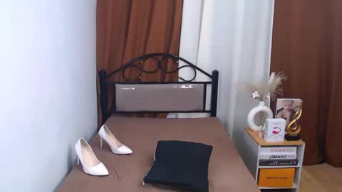 lalexi porsild online show from 10/18/25, 05:46