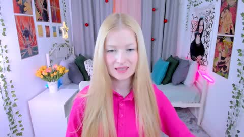 Snapshot of laly_peach chatting on 12/13/24, 11:13 Laly online show from 12/13/24, 11:13