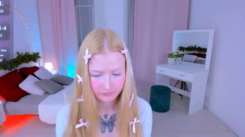 Snapshot of laly_peach chatting on 12/21/24, 04:25 Laly online show from 12/21/24, 04:25