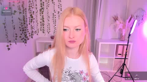Snapshot of laly_peach chatting on 12/23/24, 03:33 Laly online show from 12/23/24, 03:33