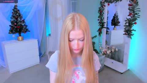 Snapshot of laly_peach chatting on 01/06/25, 04:13 Laly online show from 01/06/25, 04:13