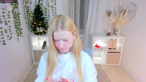 Snapshot of laly_peach chatting on 01/09/25, 04:39 Laly online show from 01/09/25, 04:39