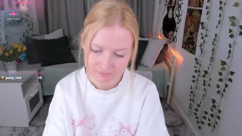 Snapshot of laly_peach chatting on 01/10/25, 07:32 Laly online show from 01/10/25, 07:32