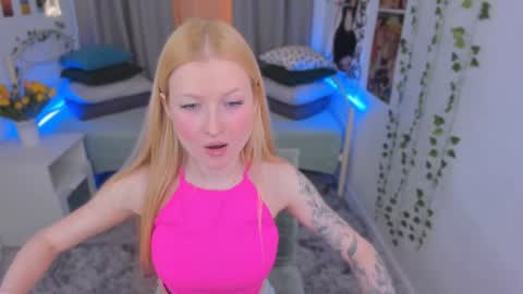 Snapshot of laly_peach chatting on 01/12/25, 03:46 Laly online show from 01/12/25, 03:46