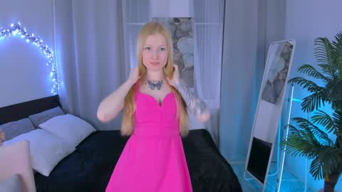 Snapshot of laly_peach chatting on 01/24/25, 05:32 Laly online show from 01/24/25, 05:32