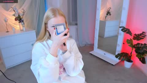 Snapshot of laly_peach chatting on 01/26/25, 04:30 Laly online show from 01/26/25, 04:30