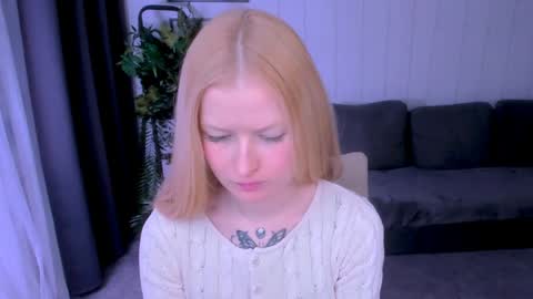 Snapshot of laly_peach chatting on 01/29/25, 11:20 Laly online show from 01/29/25, 11:20
