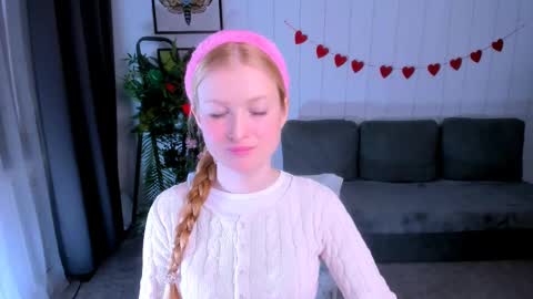 Snapshot of laly_peach chatting on 02/19/25, 11:17 Laly online show from 02/19/25, 11:17