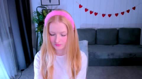 Snapshot of laly_peach chatting on 02/19/25, 02:23 Laly online show from 02/19/25, 02:23