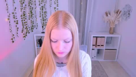 Snapshot of laly_peach chatting on 02/27/25, 04:21 Laly online show from 02/27/25, 04:21