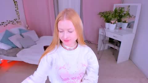 Snapshot of laly_peach chatting on 03/08/25, 11:37 Laly online show from 03/08/25, 11:37