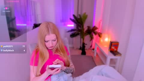 Snapshot of laly_peach chatting on 03/09/25, 07:37 Laly online show from 03/09/25, 07:37