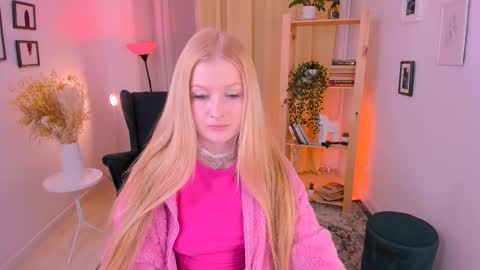Snapshot of laly_peach chatting on 03/12/25, 04:56 Laly online show from 03/12/25, 04:56