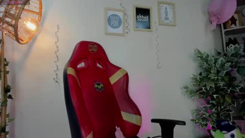 Snapshot of lana_dreams_ chatting on 09/18/25, 01:24 Lana online show from 09/18/25, 01:24