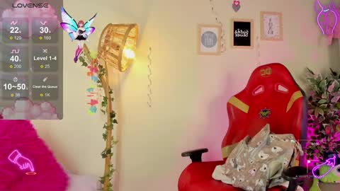 Snapshot of lana_dreams_ chatting on 09/19/25, 12:28 Lana online show from 09/19/25, 12:28