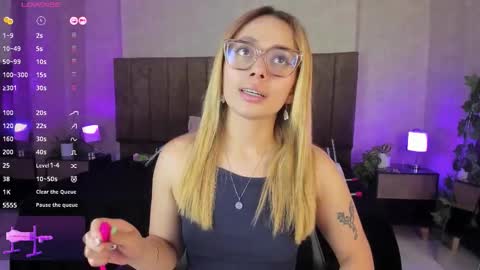 Snapshot of lanaamills chatting on 11/04/25, 03:49 Lana online show from 11/04/25, 03:49