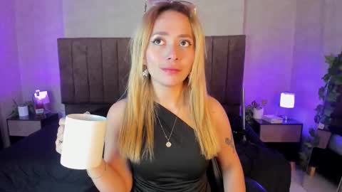 Snapshot of lanaamills chatting on 11/12/25, 03:18 Lana online show from 11/12/25, 03:18