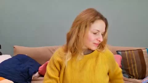 Snapshot of lanaangeldream chatting on 10/19/25, 12:17 Lana online show from 10/19/25, 12:17