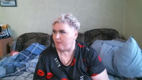 lanacat555 online show from 09/18/25, 12:40