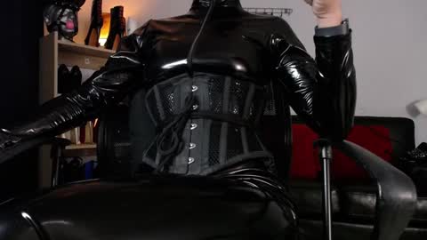 Snapshot of lanadoux_ chatting on 09/18/25, 01:02 Mistress Lana online show from 09/18/25, 01:02