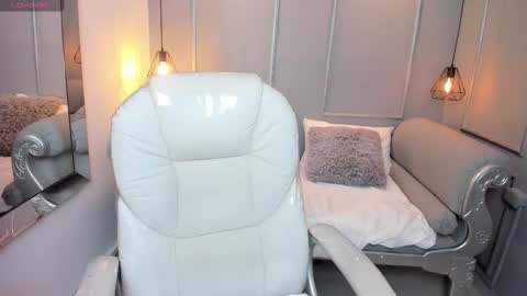 Lanna online show from 11/13/25, 11:42