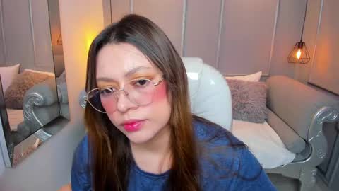 Lanna online show from 11/18/25, 11:47