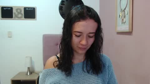Snapshot of lanna_mills chatting on 12/16/24, 01:32 Lanna online show from 12/16/24, 01:32