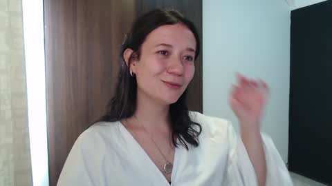 Snapshot of lanna_mills chatting on 12/18/24, 05:00 Lanna online show from 12/18/24, 05:00