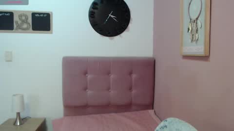 Snapshot of lanna_mills chatting on 02/26/25, 01:19 Lanna online show from 02/26/25, 01:19