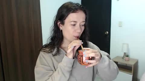 Snapshot of lanna_mills chatting on 09/12/25, 01:11 Lanna online show from 09/12/25, 01:11