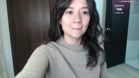 Snapshot of lanna_mills chatting on 09/30/25, 01:05 Lanna online show from 09/30/25, 01:05