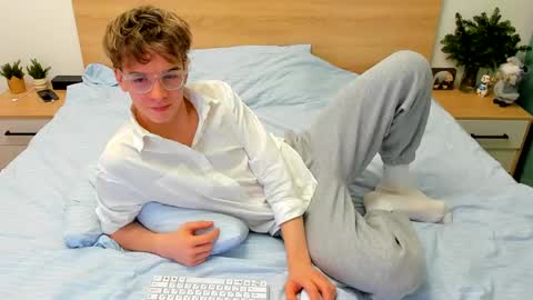 Snapshot of lanny_fandi chatting on 12/24/24, 08:11 Fandi online show from 12/24/24, 08:11