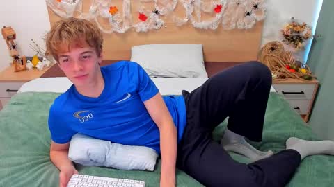 Fandi online show from 10/11/25, 09:41