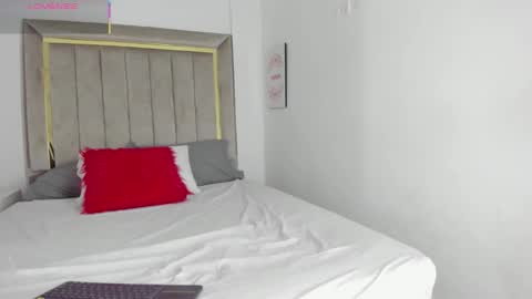 Julian online show from 10/10/25, 07:24