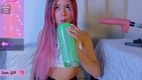 Snapshot of lara_gil_ chatting on 09/11/25, 12:38 Lara Gill online show from 09/11/25, 12:38