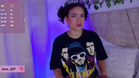 Snapshot of lara_gil_ chatting on 09/15/25, 01:22 Lara Gill online show from 09/15/25, 01:22