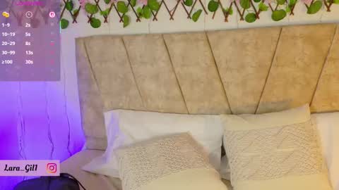 Snapshot of lara_gil_ chatting on 09/19/25, 01:01 Lara Gill online show from 09/19/25, 01:01