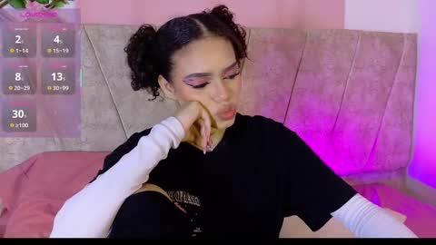 Snapshot of lara_gil_ chatting on 11/08/25, 11:54 Lara Gill online show from 11/08/25, 11:54