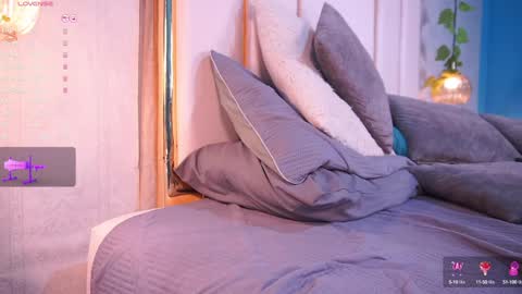 Snapshot of lara_giraldo chatting on 12/13/24, 04:54 Hello Guys I am Lara Giraldo WELCOME To my room online show from 12/13/24, 04:54