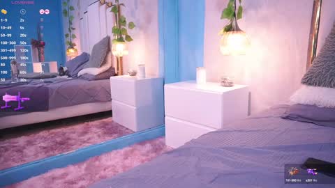 Snapshot of lara_giraldo chatting on 01/12/25, 07:00 Hello Guys I am Lara Giraldo WELCOME To my room online show from 01/12/25, 07:00