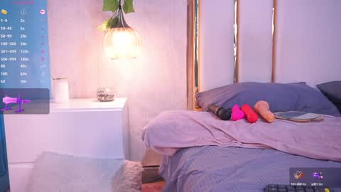 Snapshot of lara_giraldo chatting on 01/12/25, 10:02 Hello Guys I am Lara Giraldo WELCOME To my room online show from 01/12/25, 10:02