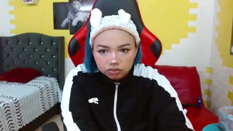 Lara online show from 10/22/25, 02:50